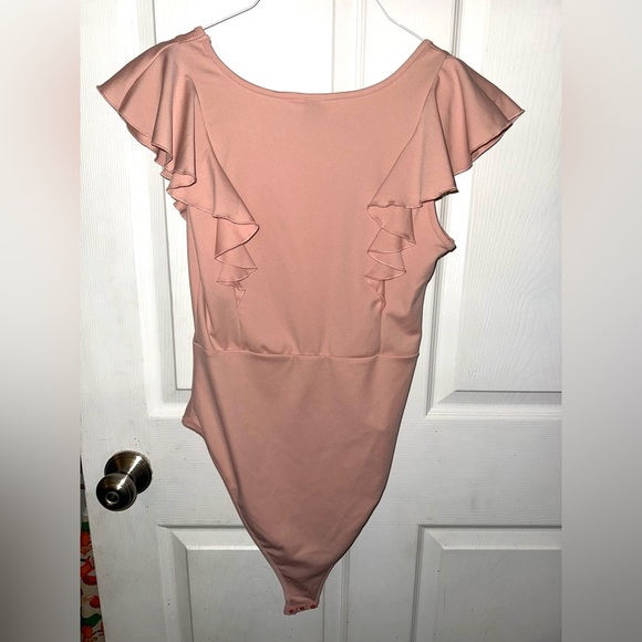 Peachy Pink Medium SHEIN Ruffle Capped Sleeve Bodysuit - Picture 5 of 5